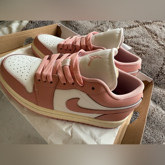 Nike Women Air Jordan 1 Lows NWT - Picture 2 of 11